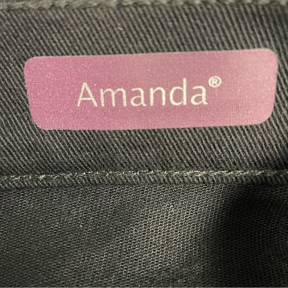 NWT Gloria Vanderbilt Amanda Original Slimming High Jeans Short Black Size 8P - Picture 5 of 8